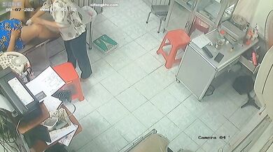 黑客破解网络摄像头摄像头偷拍❤️正规医院妇科 产检、扩阴内窥检 几个做妇检的气质美少妇 (8)