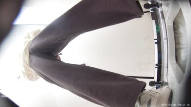 ⚫️⚫️校园厕拍达人潜入职校女厕②，定点全景偸拍，超多学生妹方便，各种浑圆大屁股，双洞看的清楚 (6)